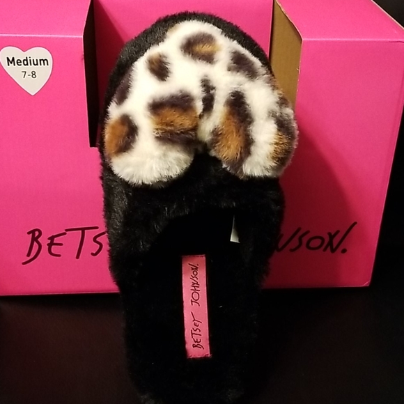 🖤 Betsey slippers - Picture 3 of 3